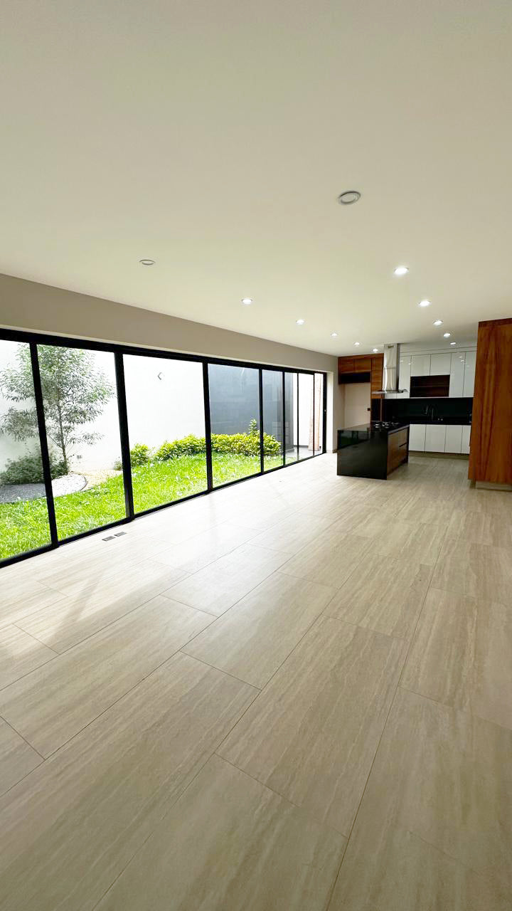 CASA EN VENTA SOBRE CALZADA LA HUERTA, MORELIA