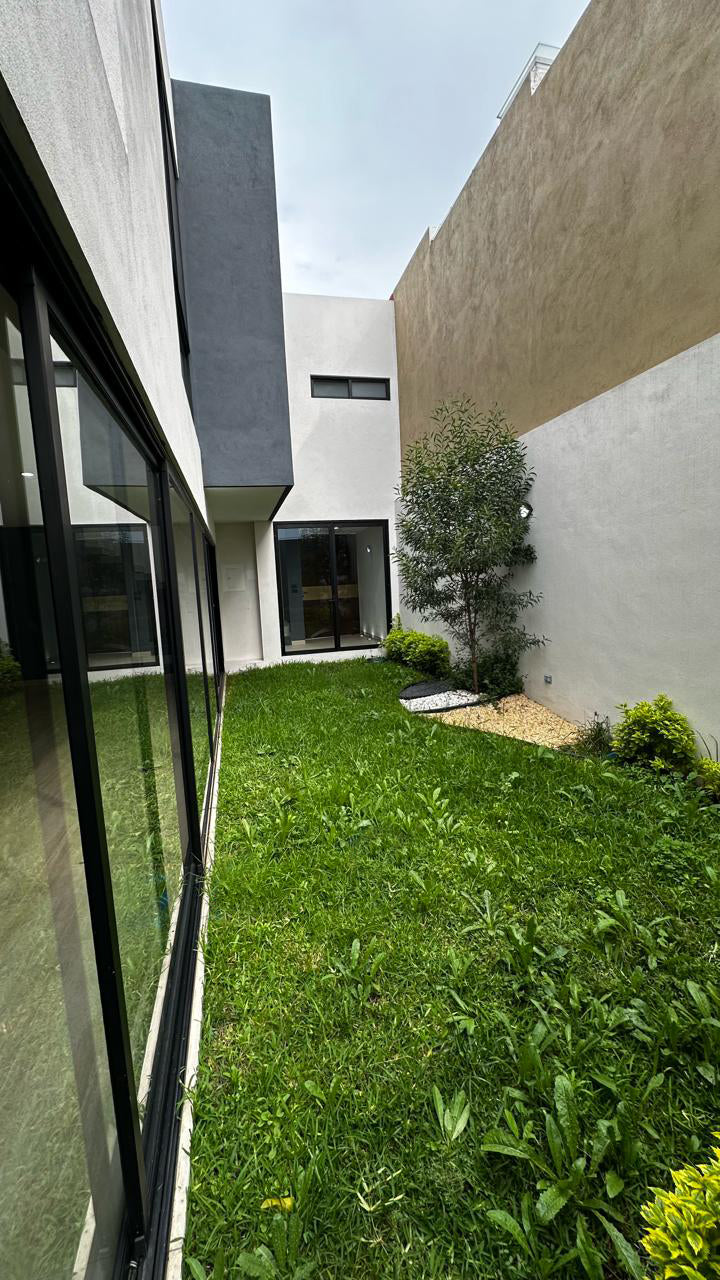 CASA EN VENTA SOBRE CALZADA LA HUERTA, MORELIA