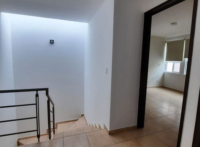 CASA EN RENTA EN COTO PRIVADO EN ALTOZANO, MORELIA