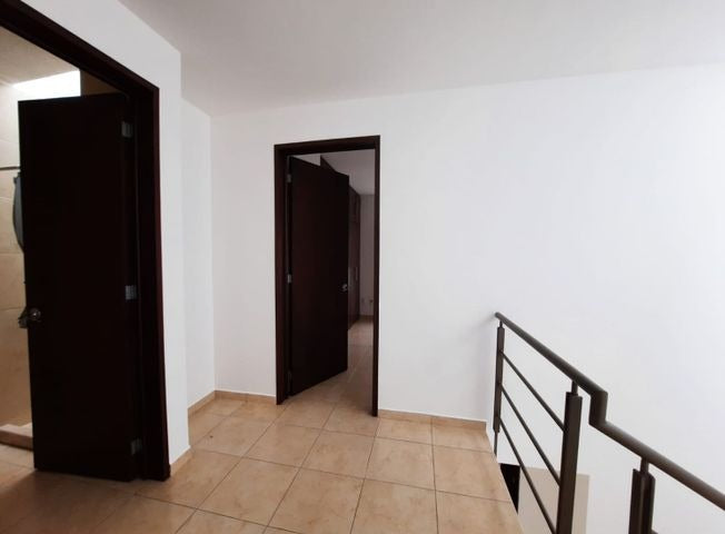 CASA EN RENTA EN COTO PRIVADO EN ALTOZANO, MORELIA