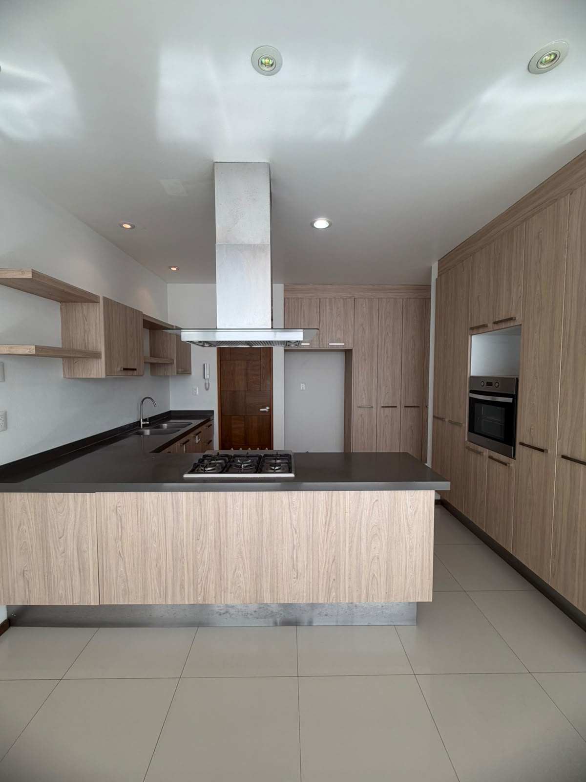 CASA EN VENTA/RENTA EN PUERTA TRES MARIAS SUR, MORELIA