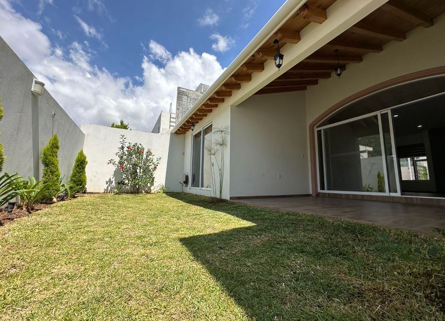 CASA DE UNA PLANTA EN RENTA EN PUNTA ALBA, MORELIA