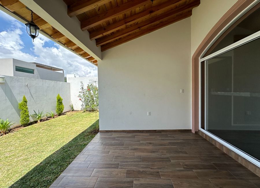 CASA DE UNA PLANTA EN RENTA EN PUNTA ALBA, MORELIA