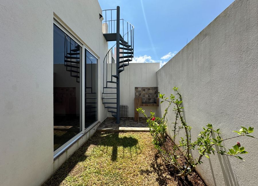 CASA DE UNA PLANTA EN RENTA EN PUNTA ALBA, MORELIA