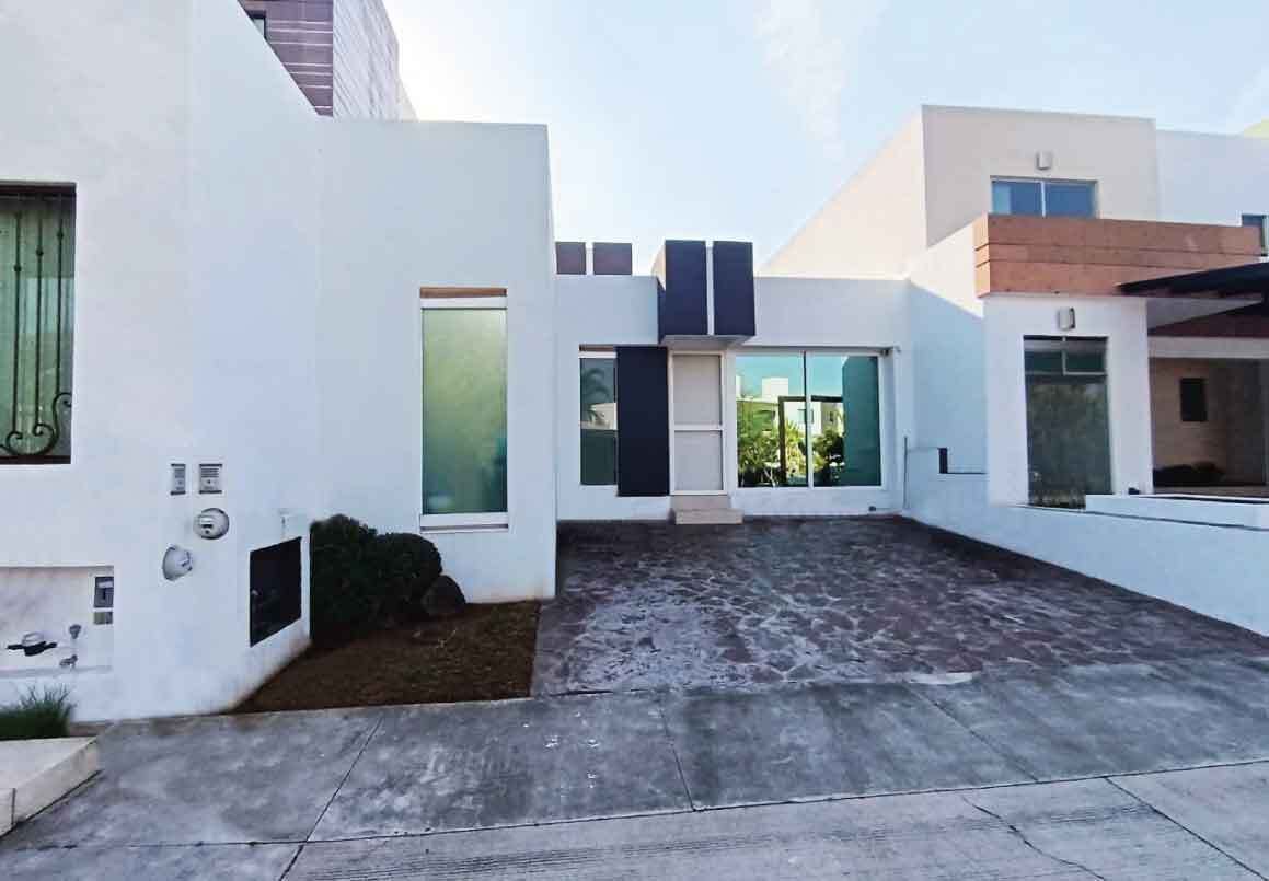 CASA AMUEBLADA EN RENTA EN PASEO DEL PARQUE TRES MARIAS, MORELIA