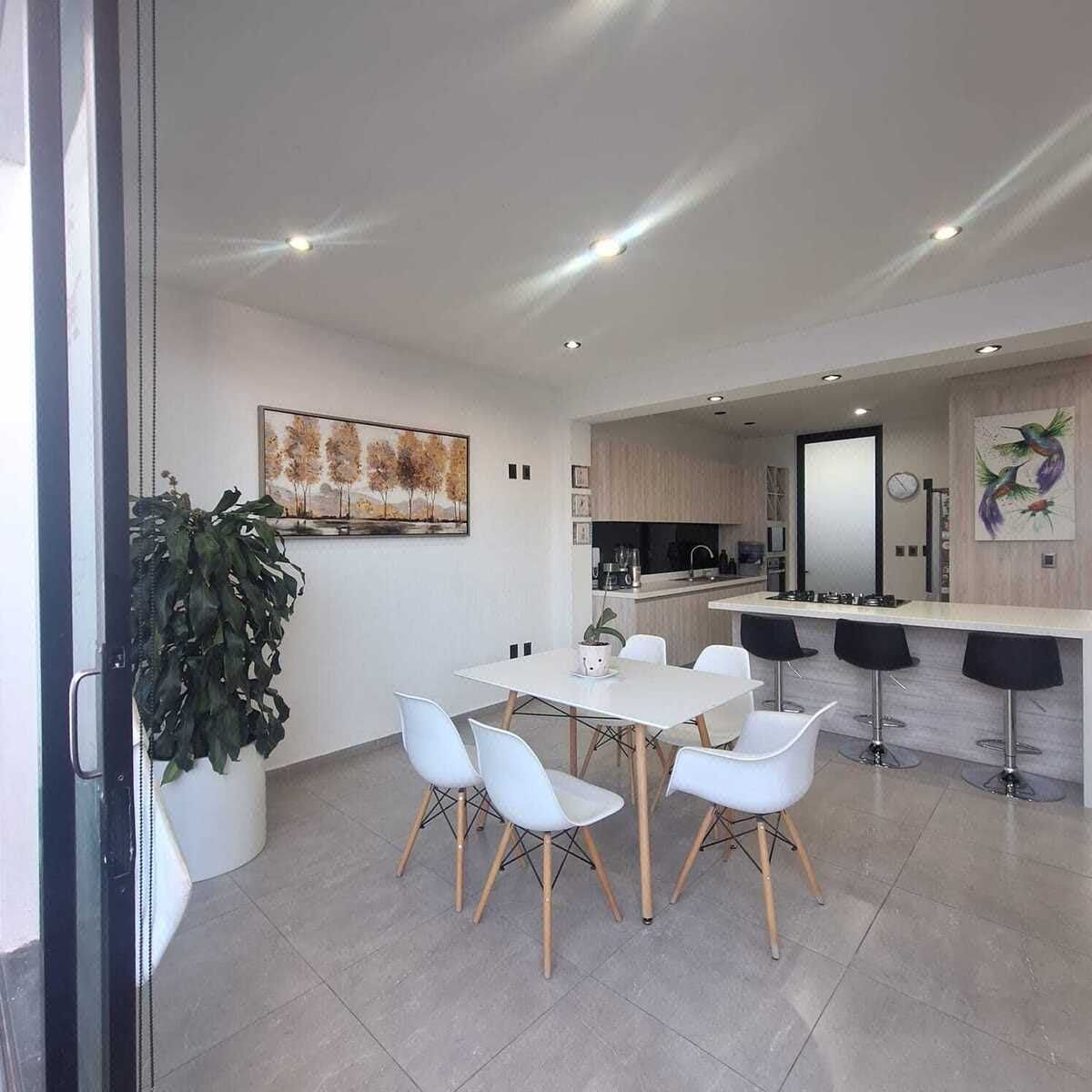 CASA EN VENTA EN PUNTA ALTOZANO II, MORELIA