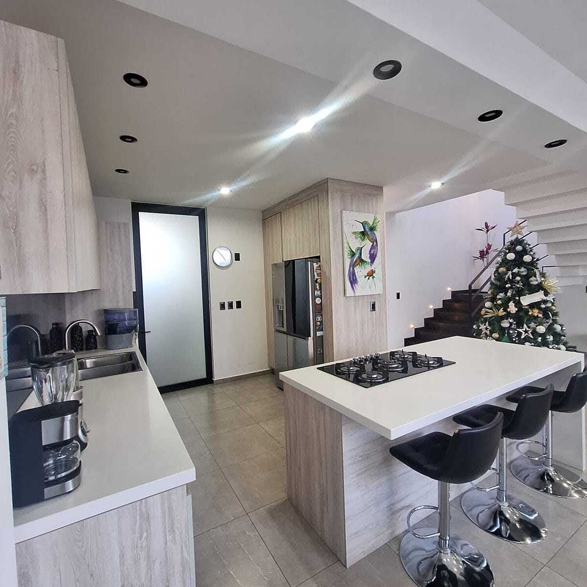 CASA EN VENTA EN PUNTA ALTOZANO II, MORELIA